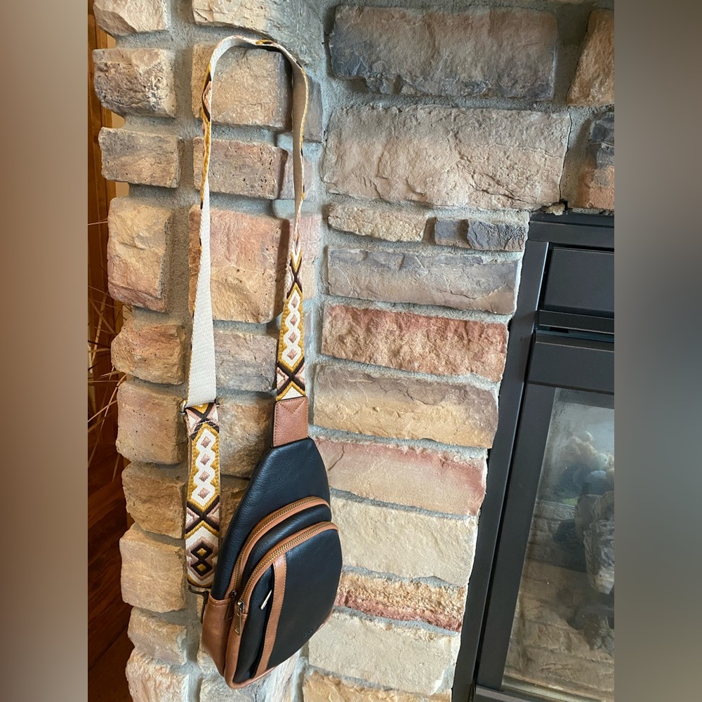 CLUCI Black and Brown Crossbody Bag